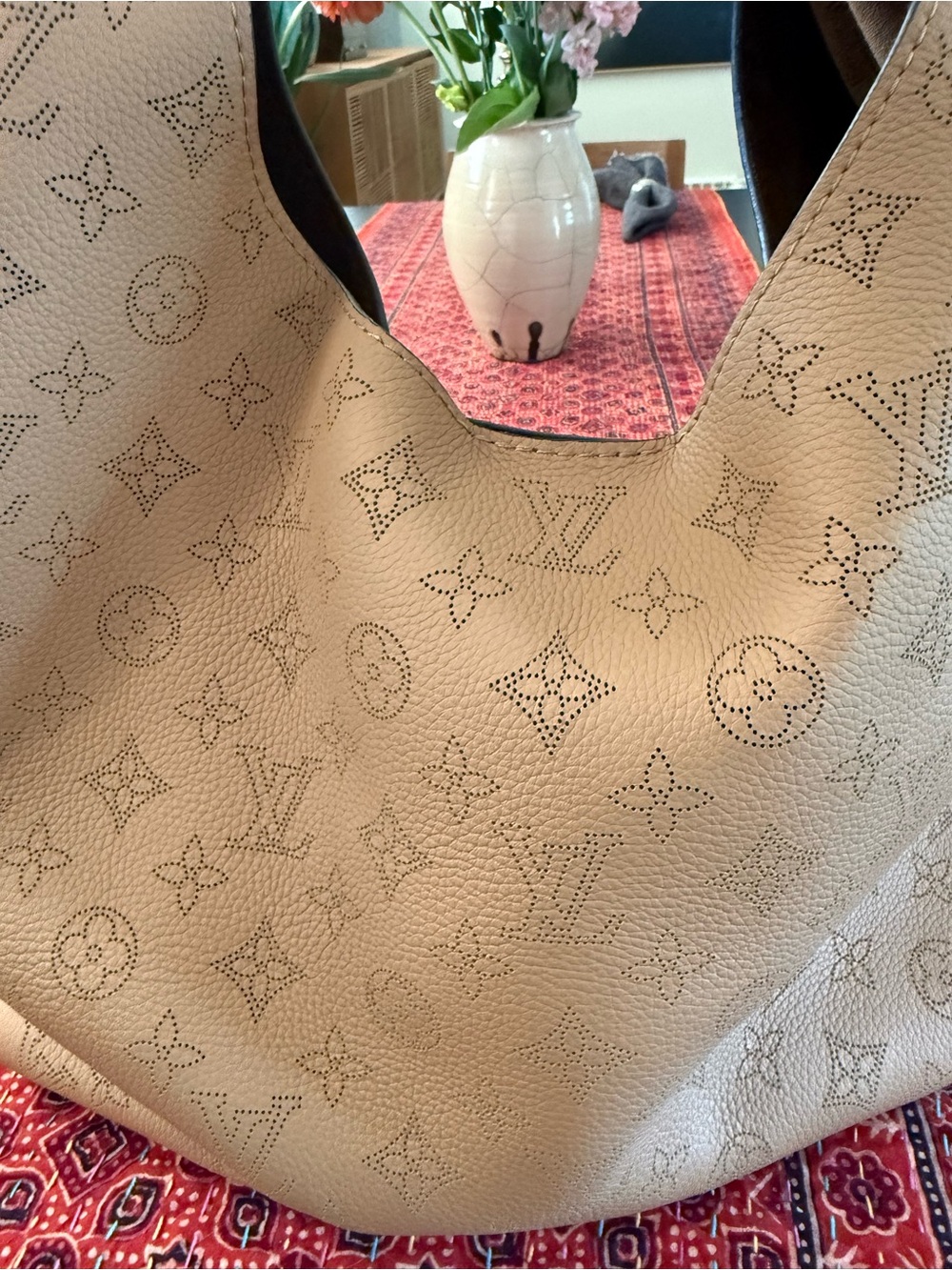 Louis Vuitton Carmel Mahina Arizona Leather Hobo EUC Dust Bag & Receipt - Picture 4 of 13